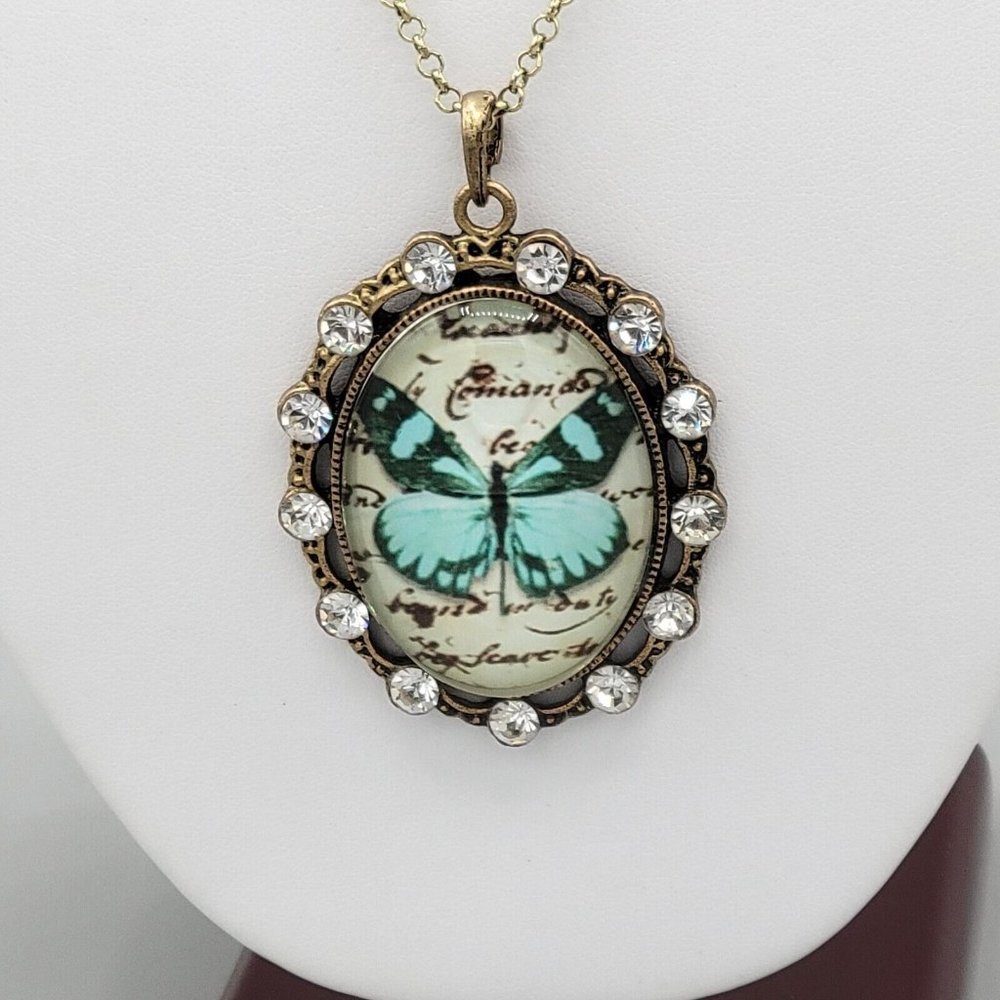 Womens Cabochon Butterfly Image Pendant Gold Tone Round Link Chain Necklace 22in
